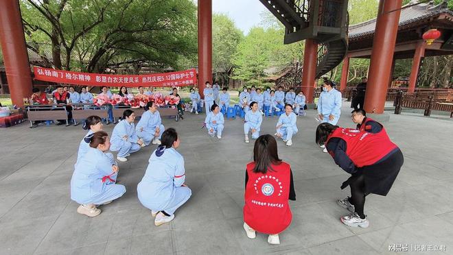 敬白衣天使凝聚社会温情麻将胡了沈阳爱心企业致(图1)