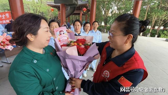 敬白衣天使凝聚社会温情麻将胡了沈阳爱心企业致(图2)